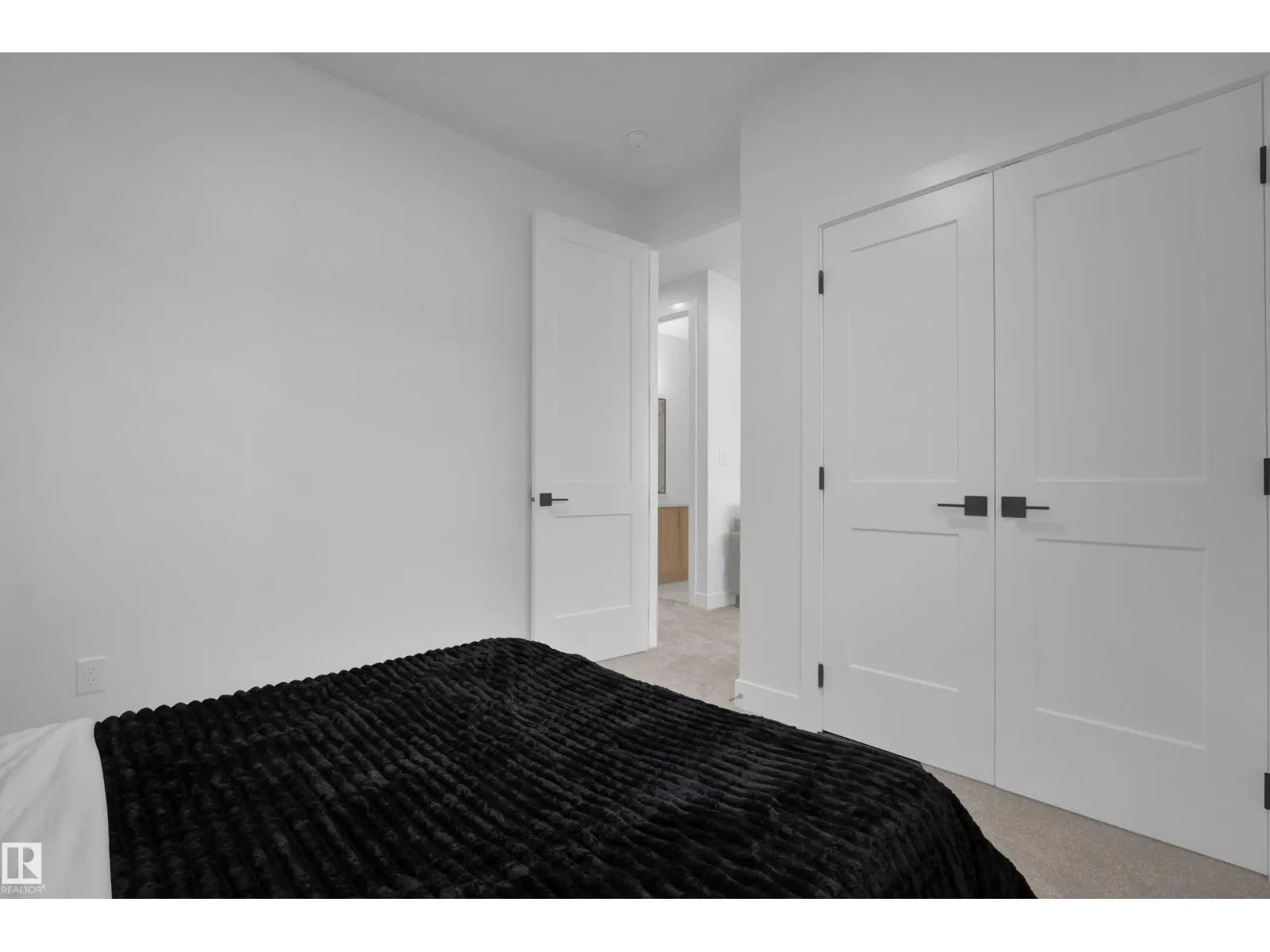 18 Sorel AV