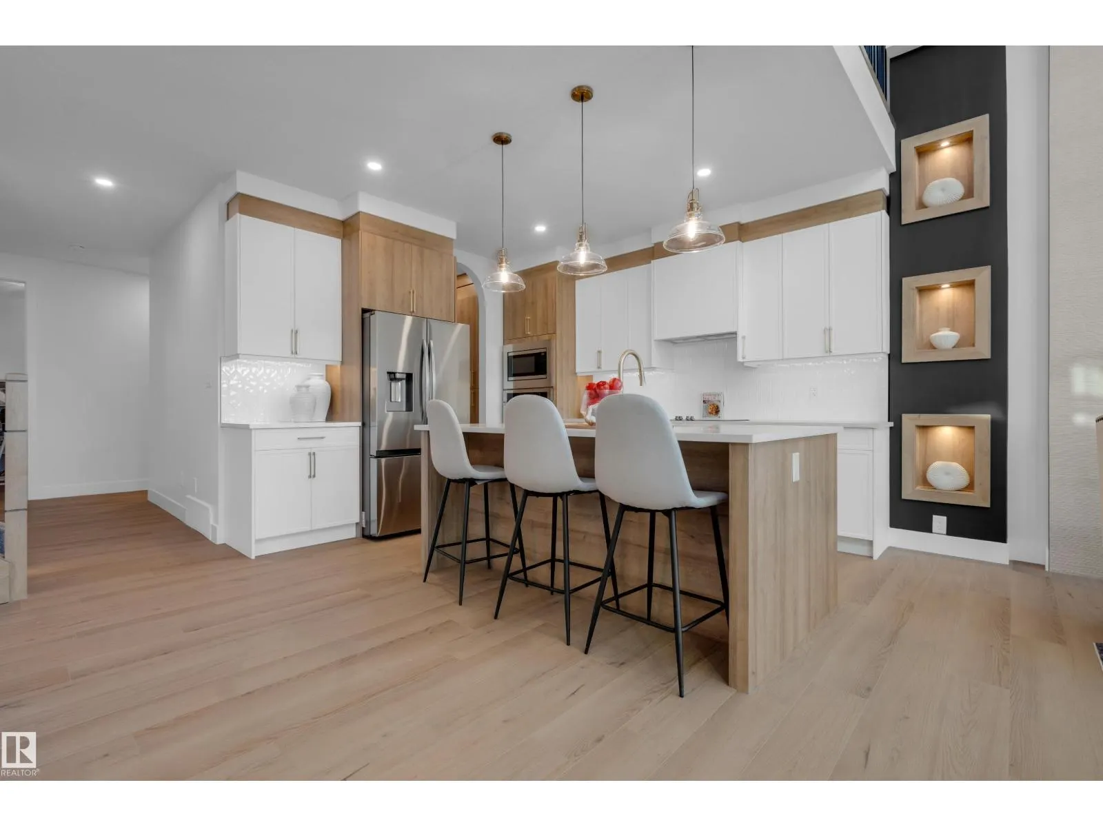 18 Sorel AV