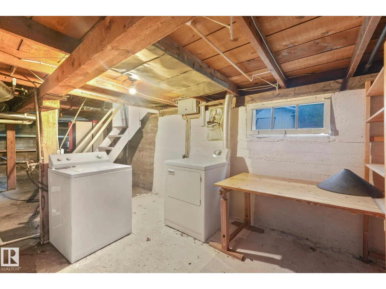 9824 91 AV NW