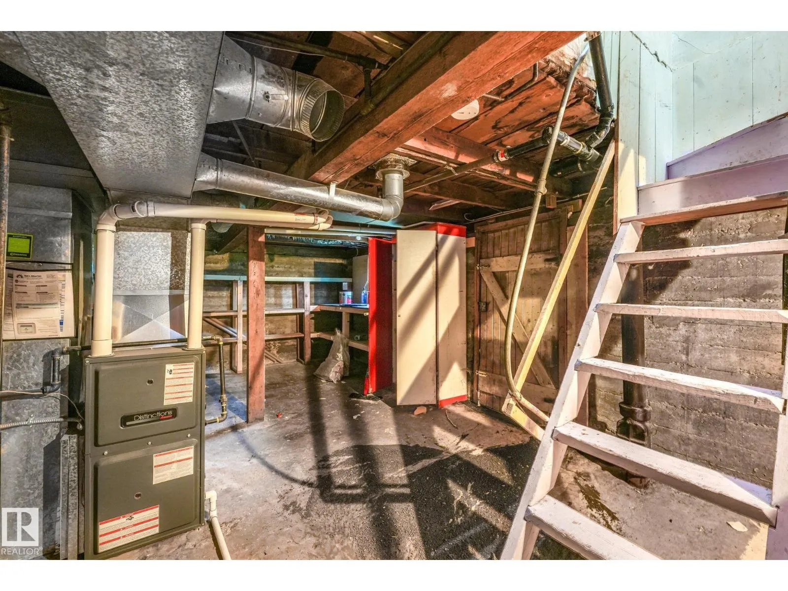 9824 91 AV NW