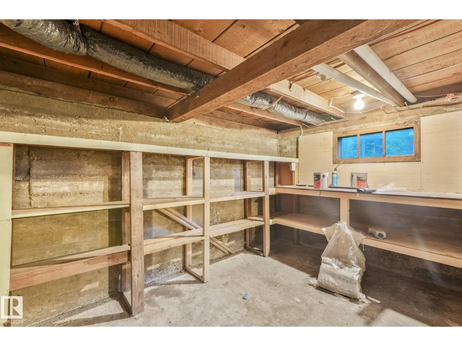 9824 91 AV NW