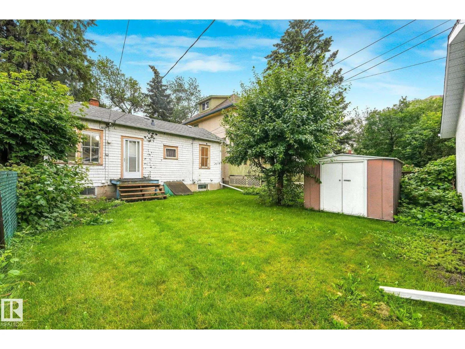 9824 91 AV NW