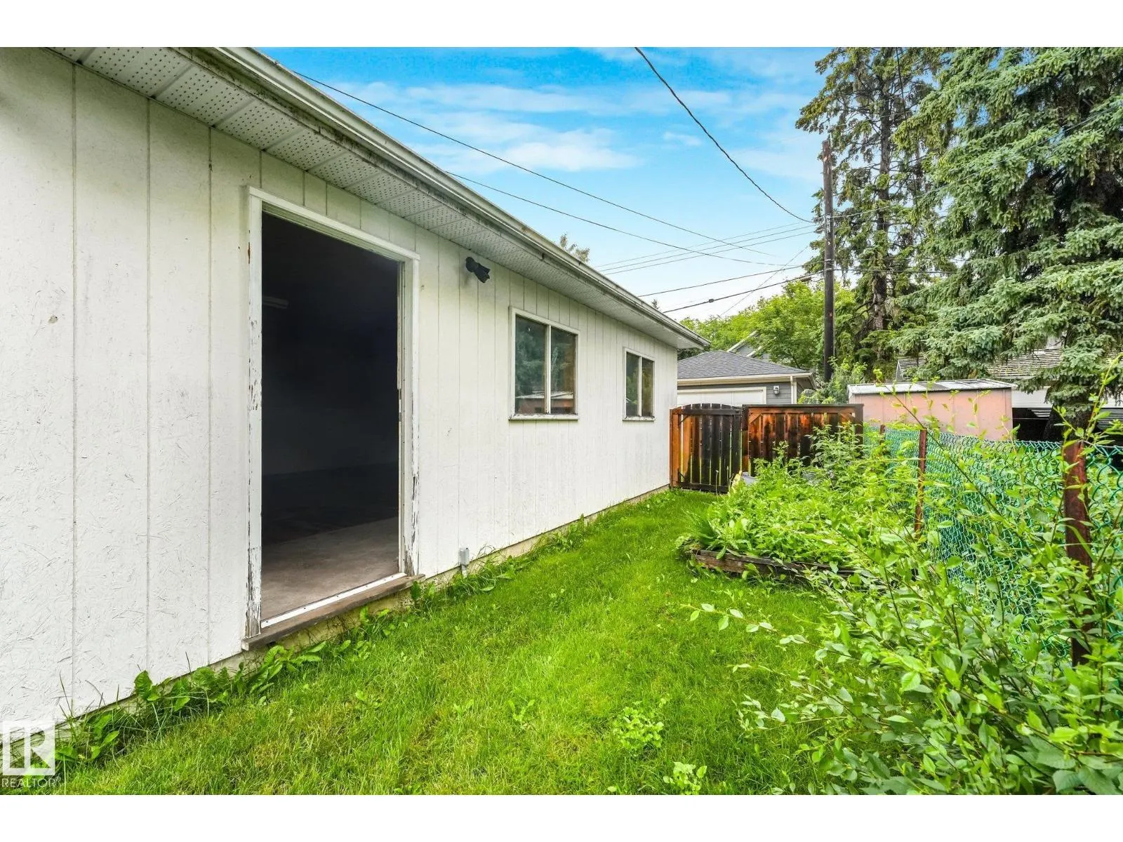 9824 91 AV NW