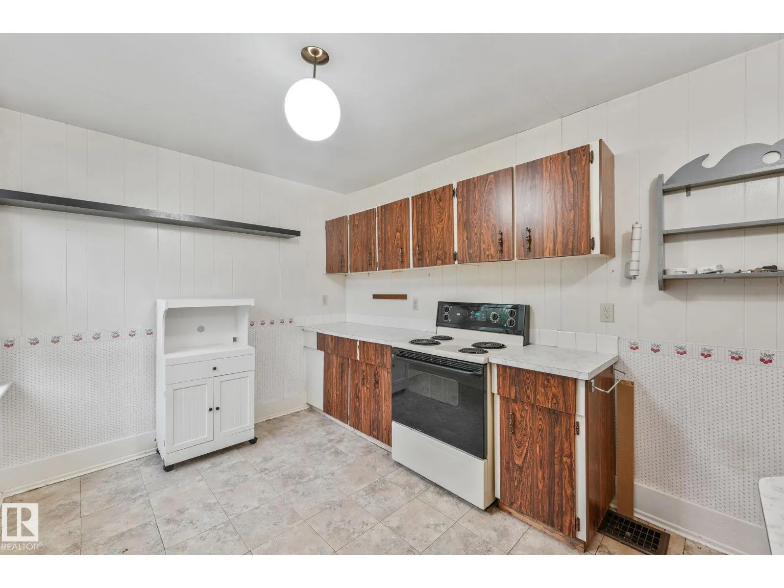 9824 91 AV NW