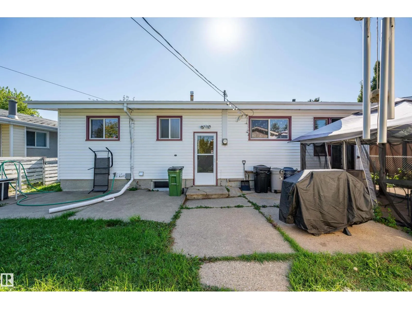 8812 135a AV S NW