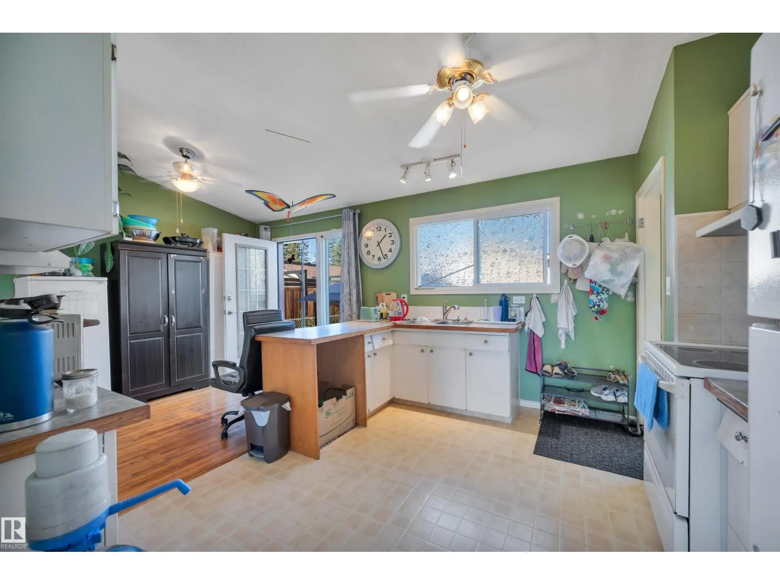 8812 135a AV S NW