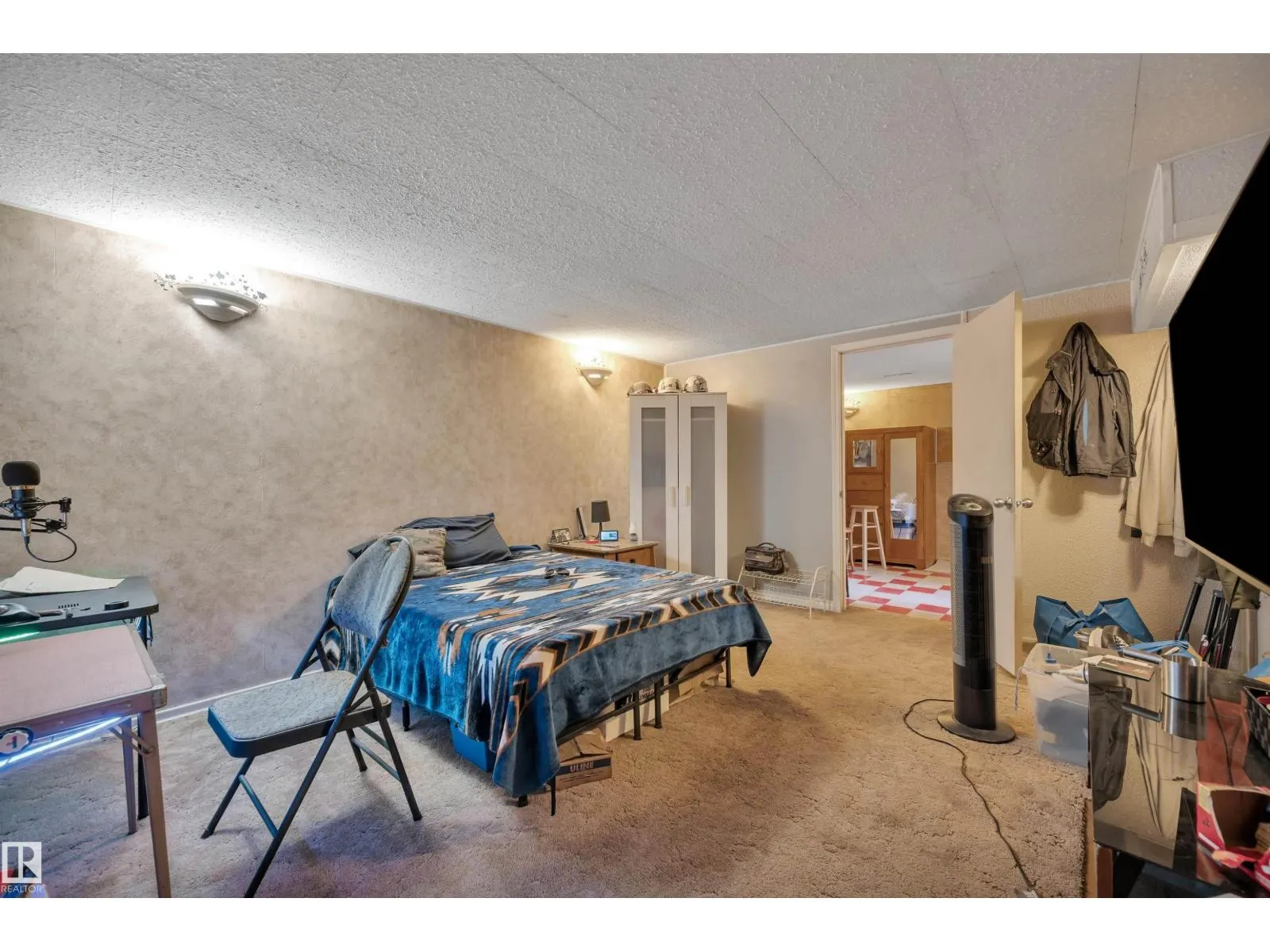 8812 135a AV S NW
