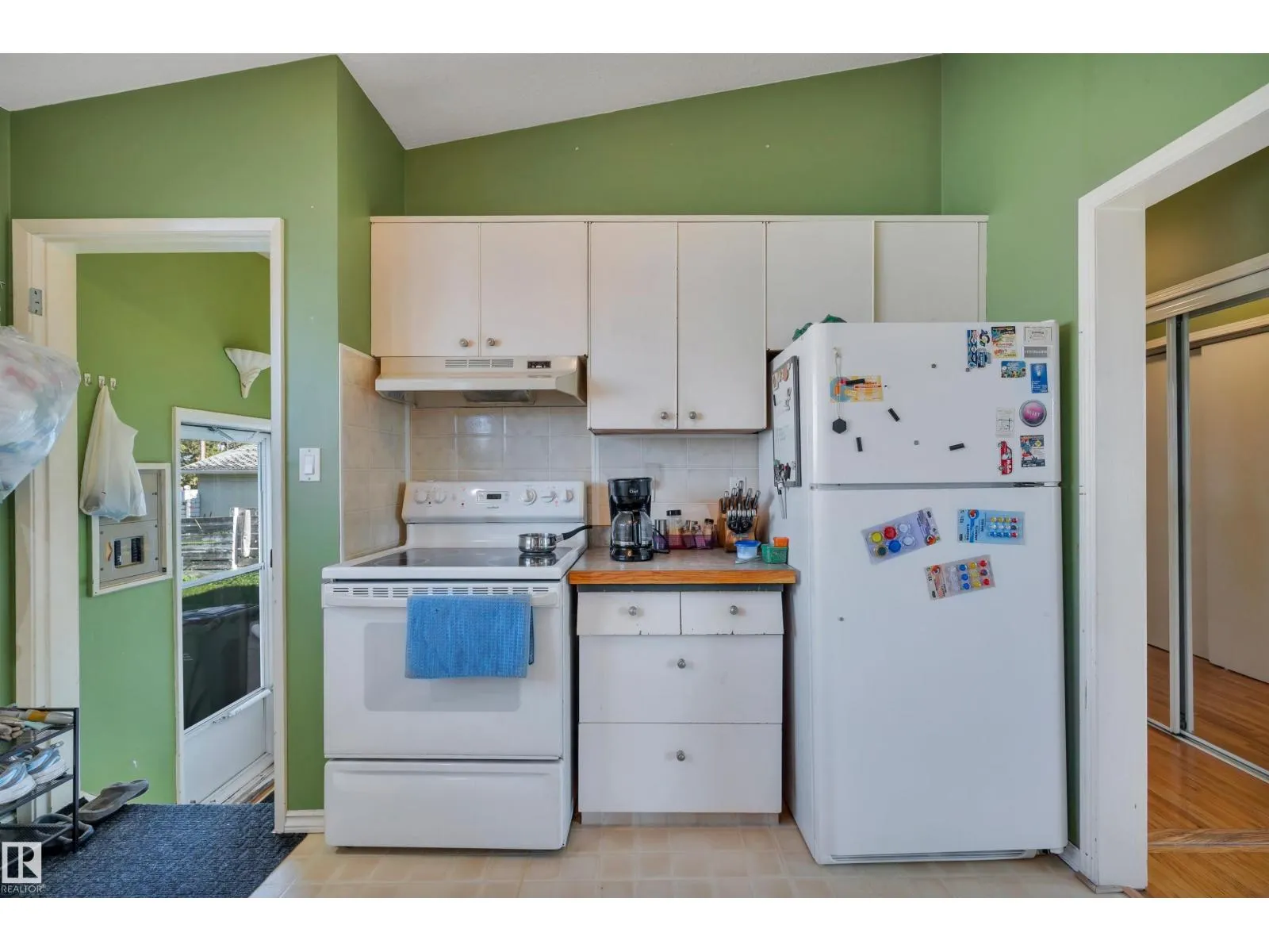 8812 135a AV S NW