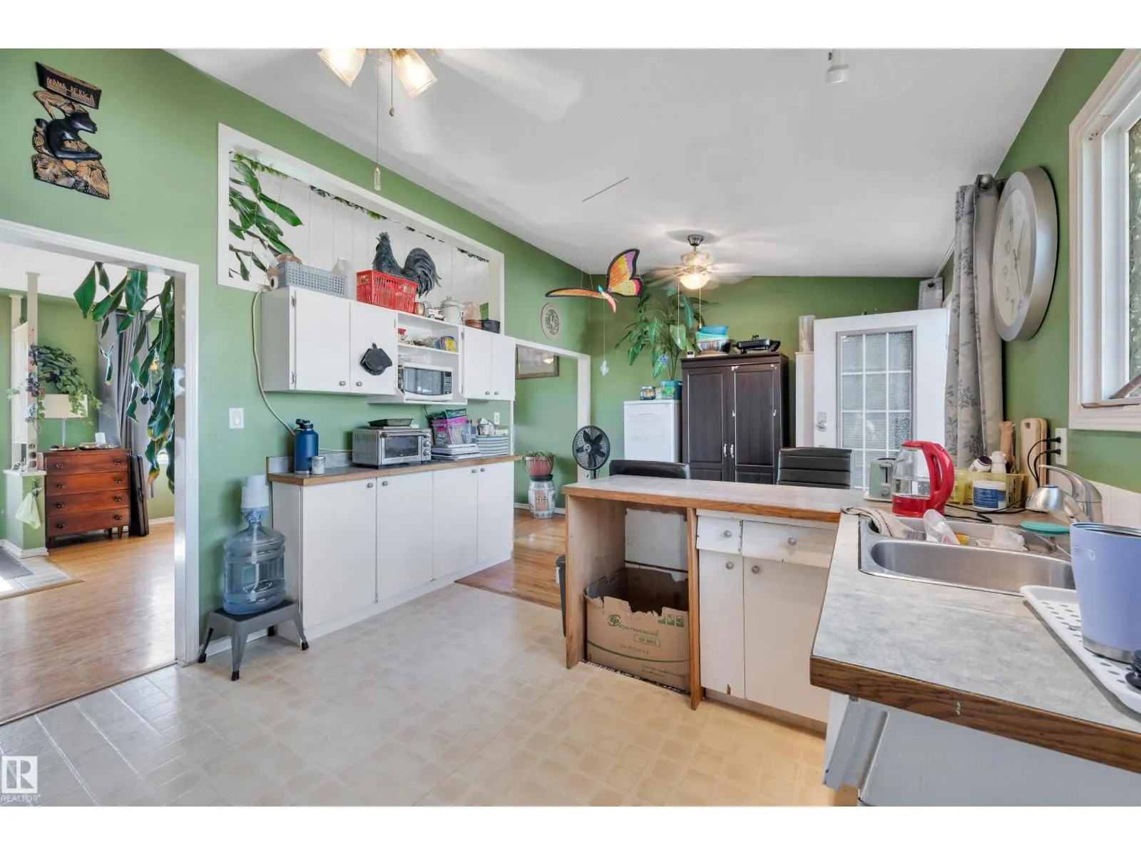 8812 135a AV S NW