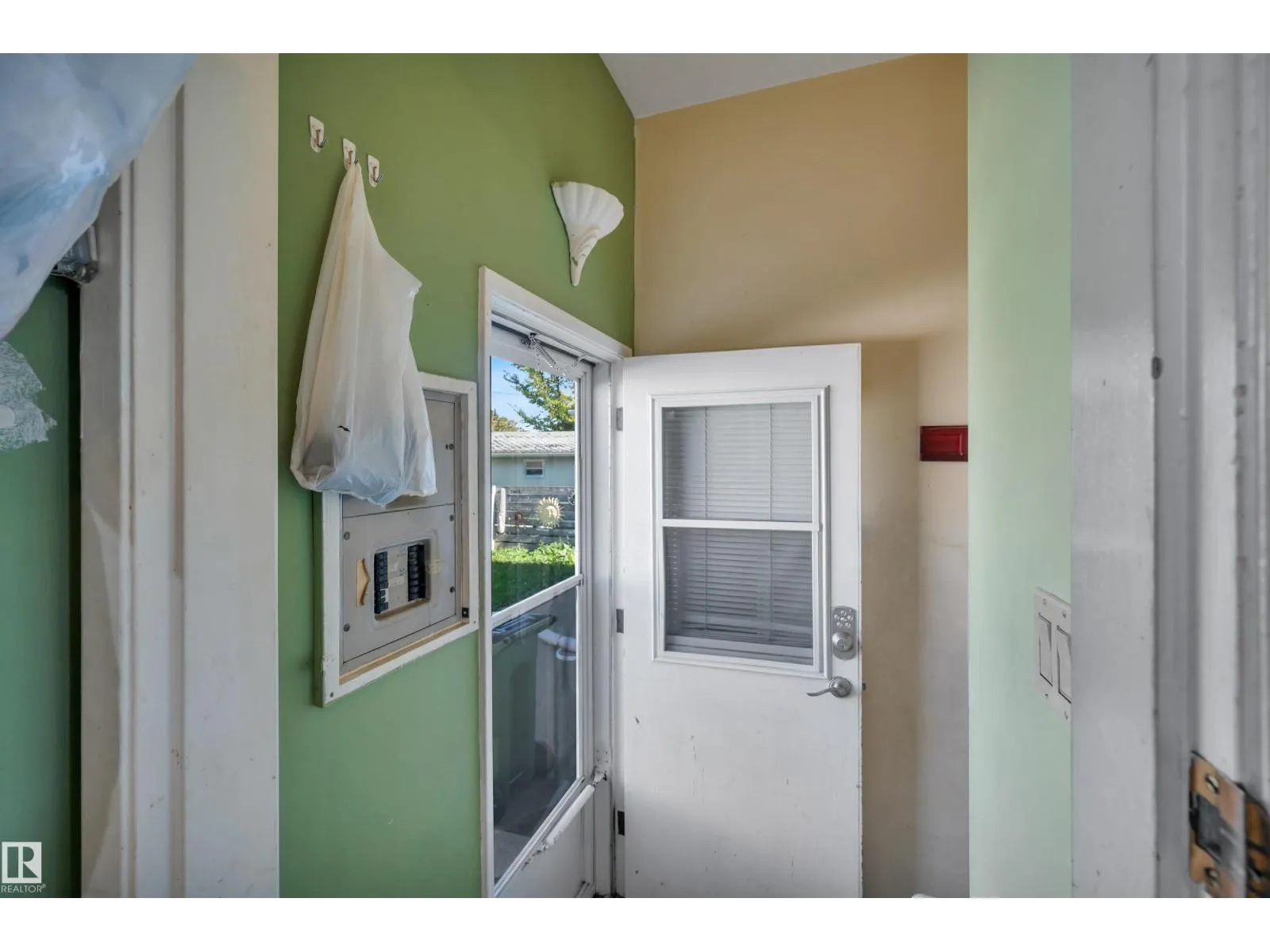 8812 135a AV S NW