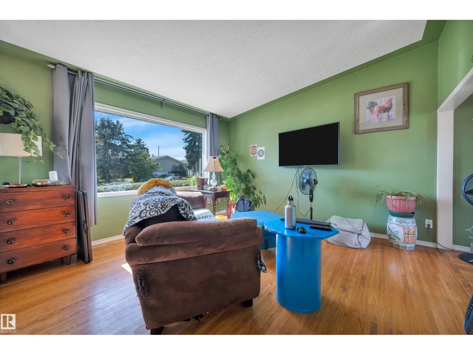 8812 135a AV S NW