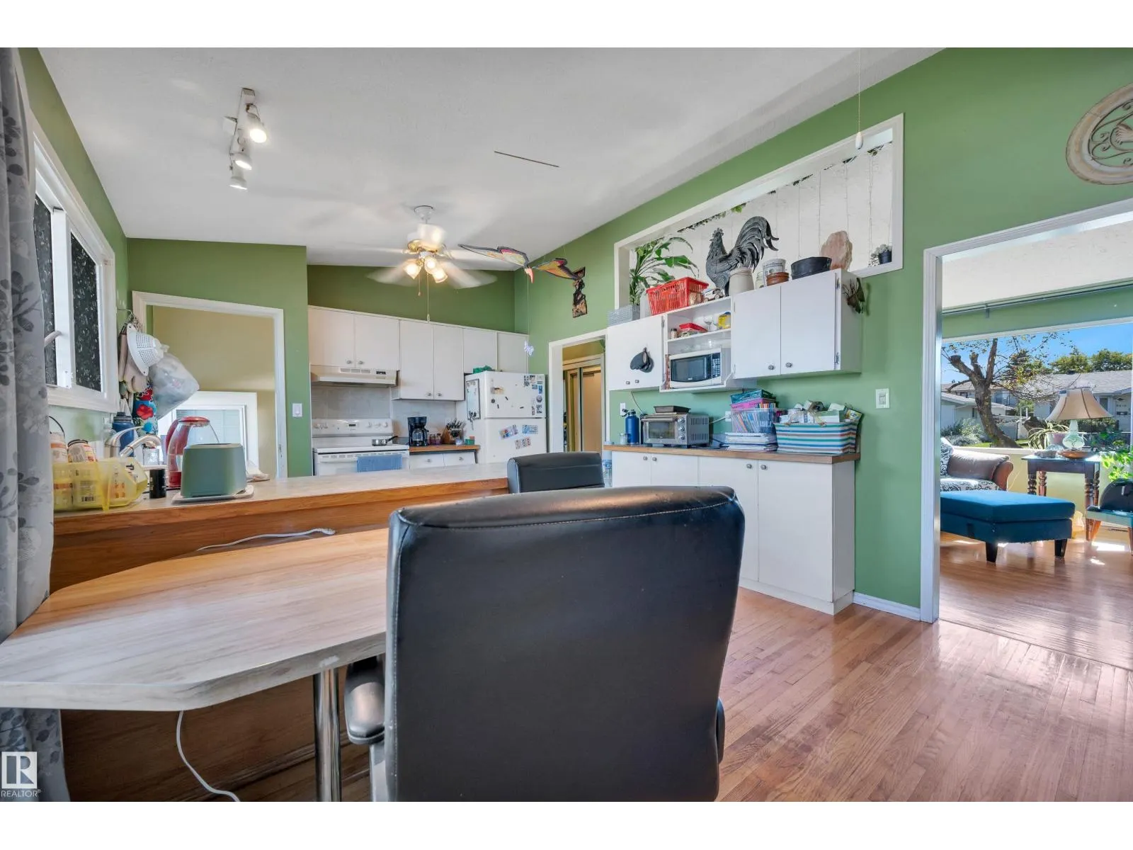 8812 135a AV S NW