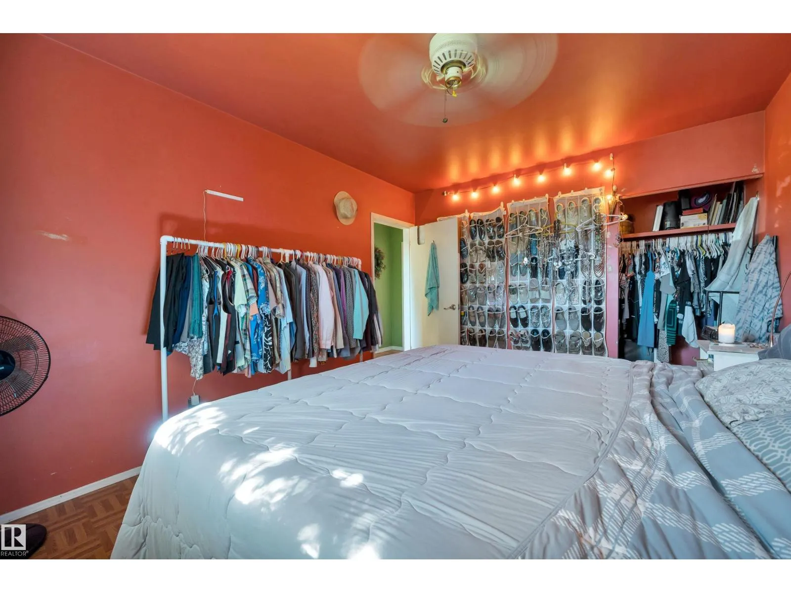 8812 135a AV S NW