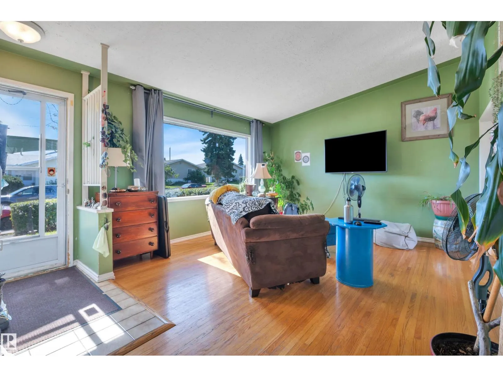 8812 135a AV S NW