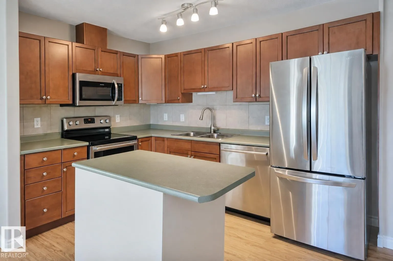 #130 50 WOODSMERE CL