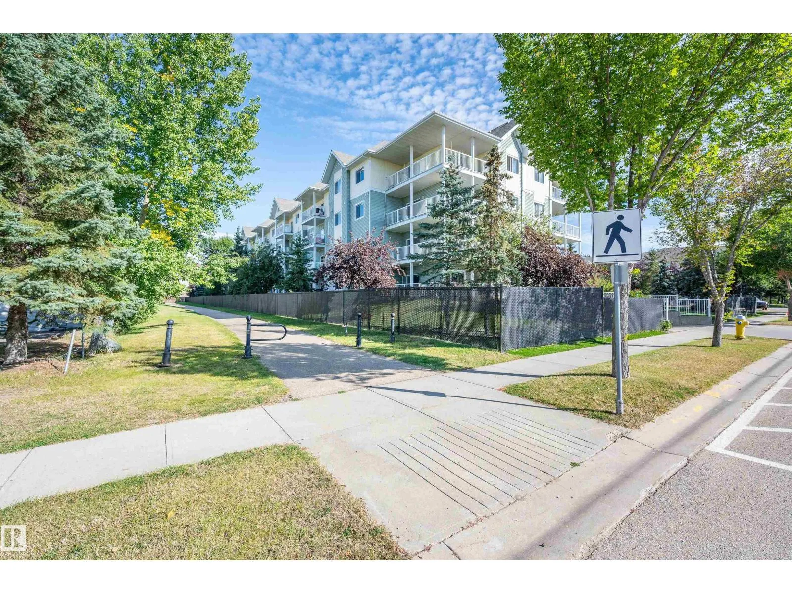 #130 50 WOODSMERE CL