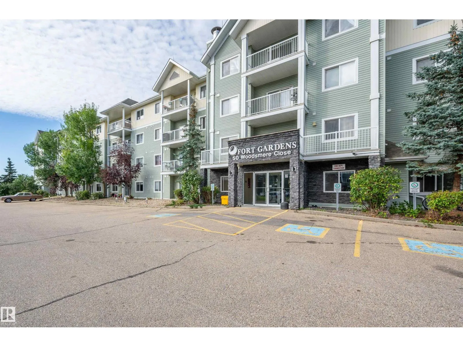 #130 50 WOODSMERE CL