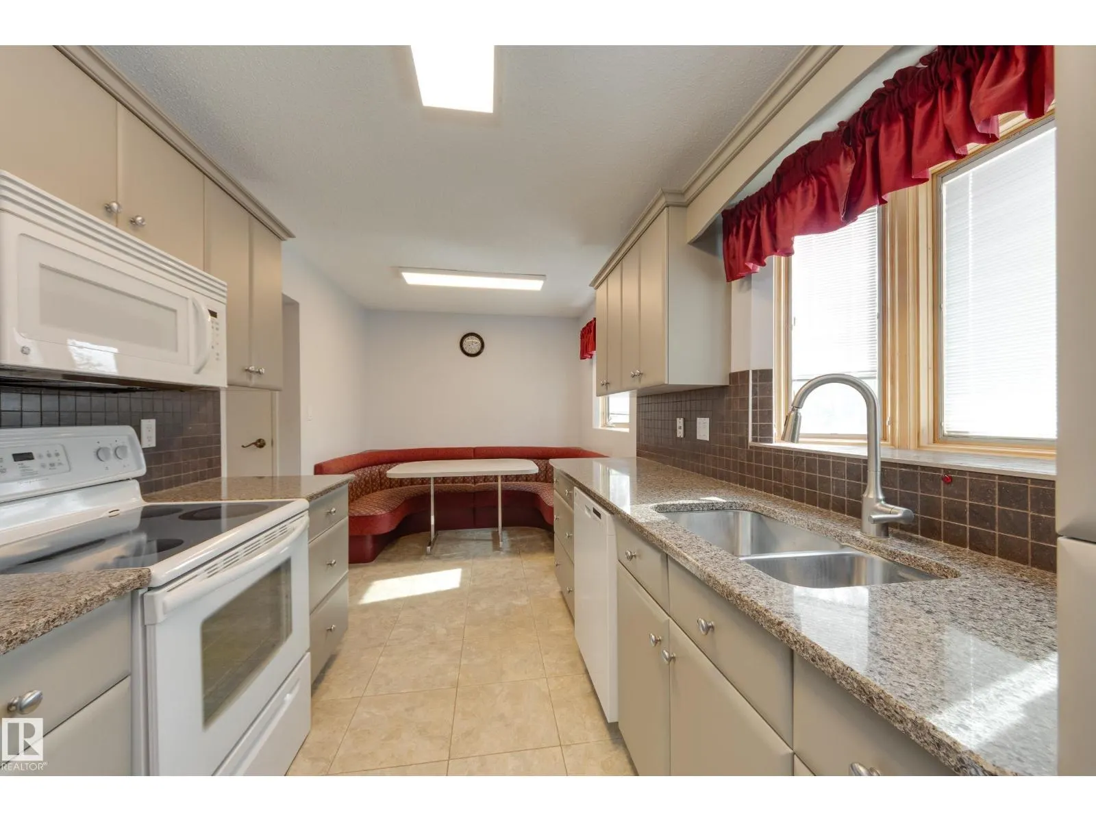 3421 135A AV NW