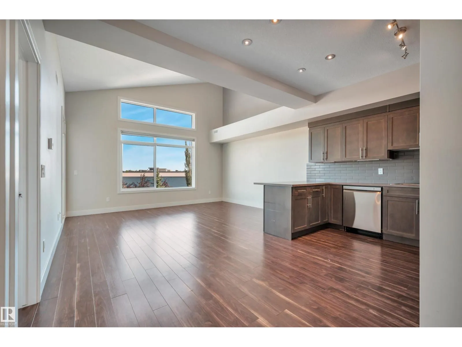 #302 279 WYE RD