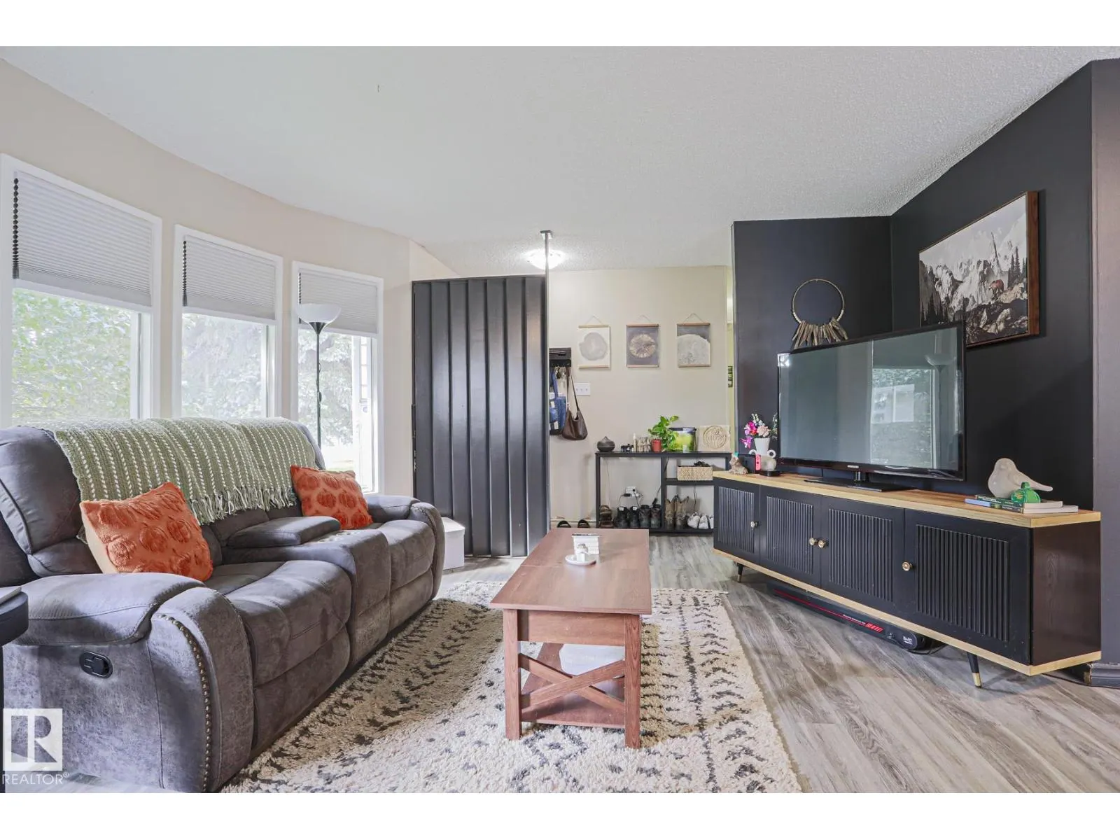 21 BURLINGTON AV