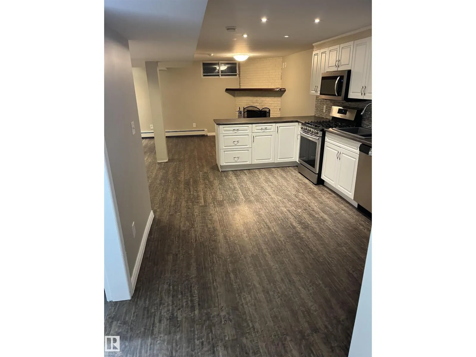 21 BURLINGTON AV
