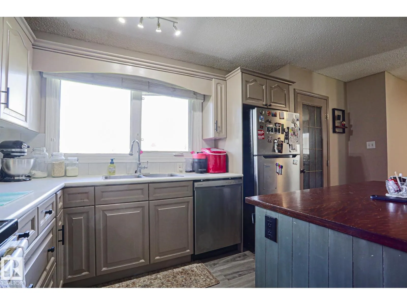 21 BURLINGTON AV