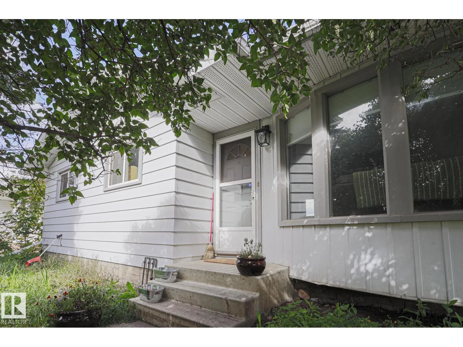 21 BURLINGTON AV
