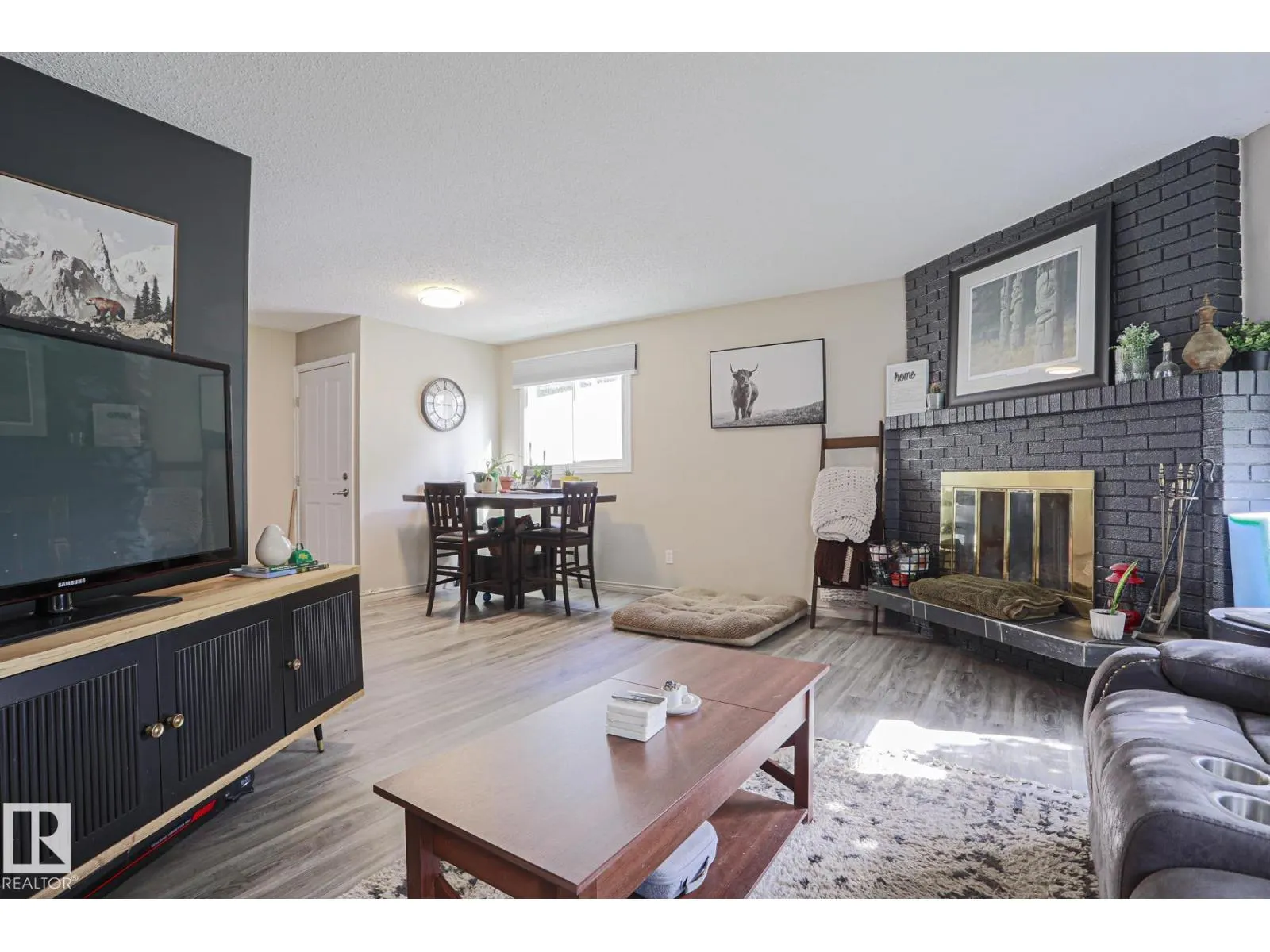 21 BURLINGTON AV