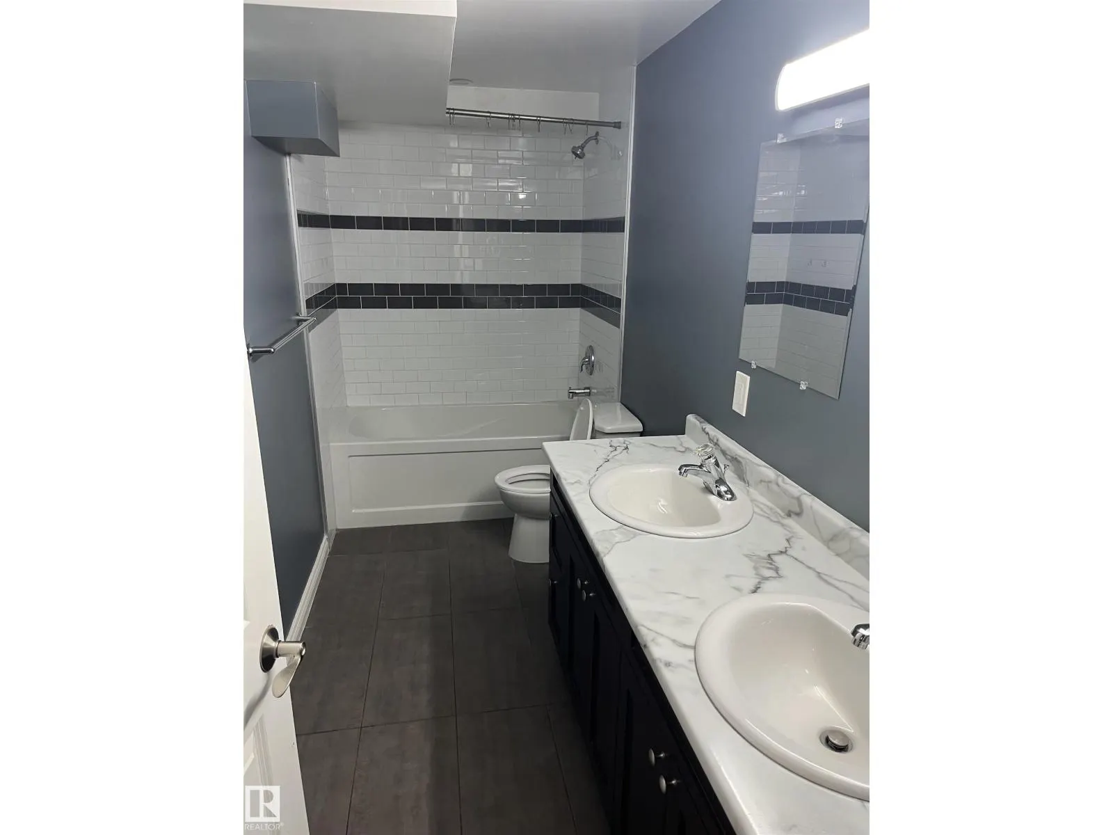 21 BURLINGTON AV