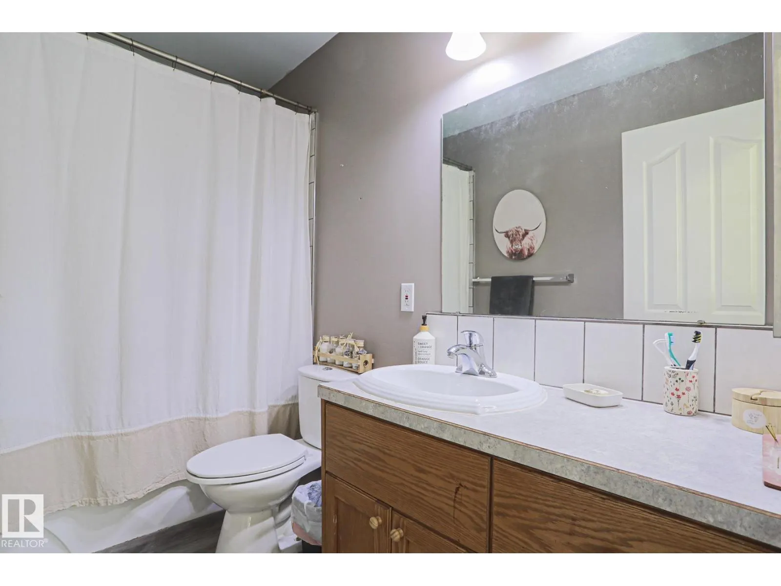 21 BURLINGTON AV