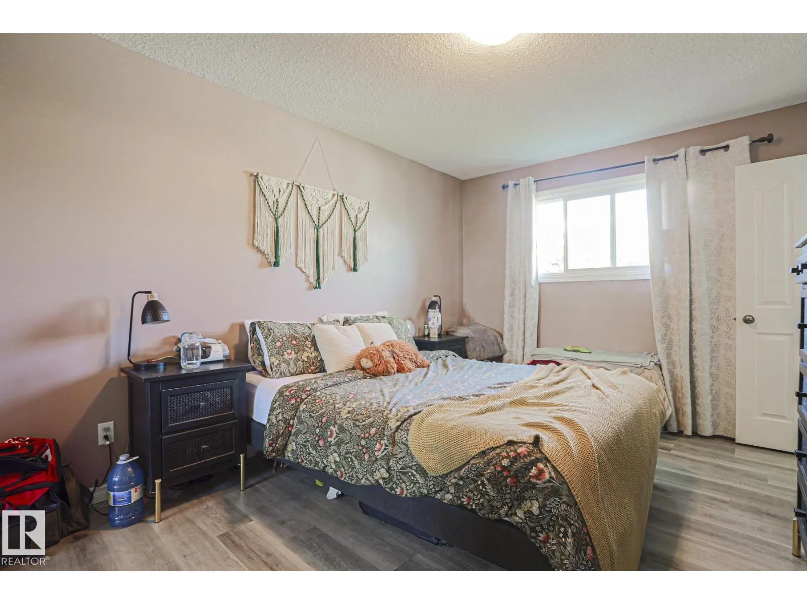 21 BURLINGTON AV