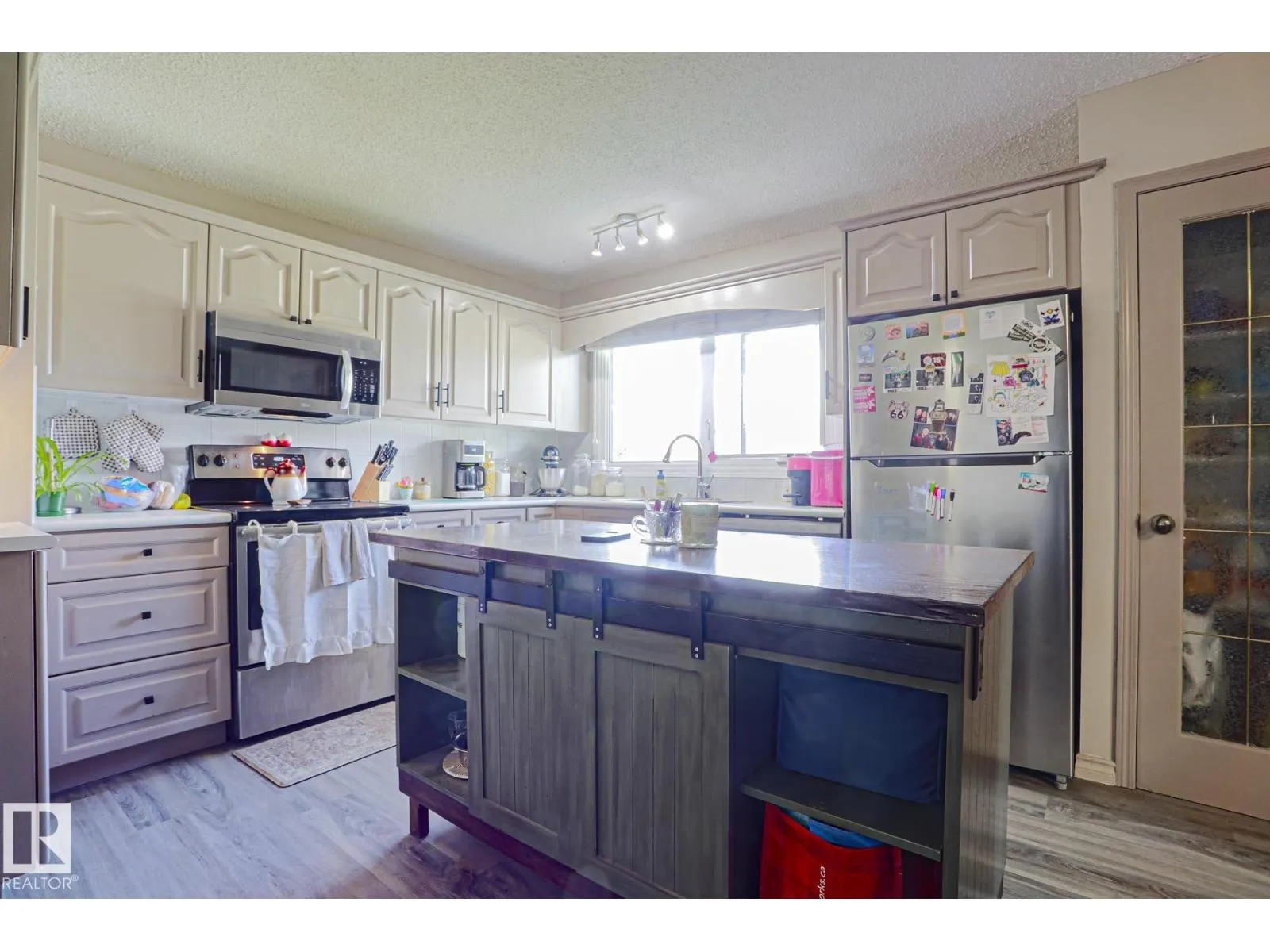 21 BURLINGTON AV