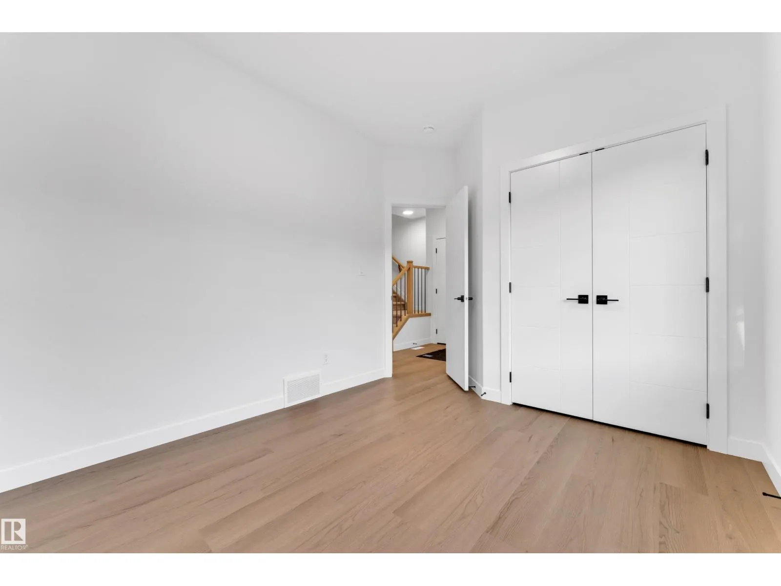 16 Westwyck LI