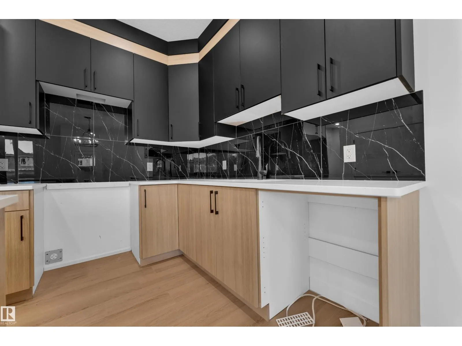 16 Westwyck LI