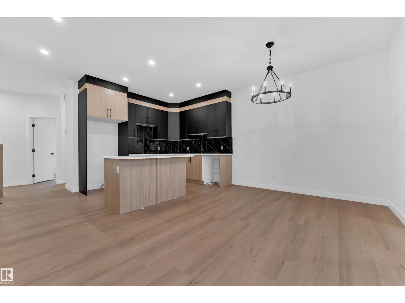 16 Westwyck LI