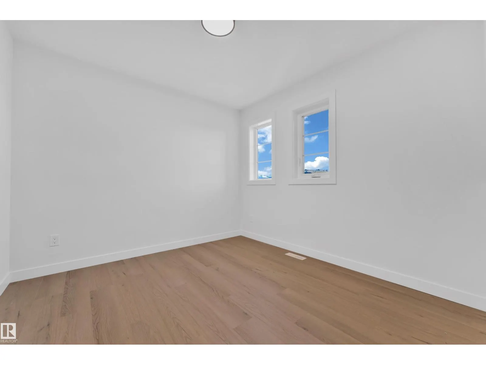 16 Westwyck LI