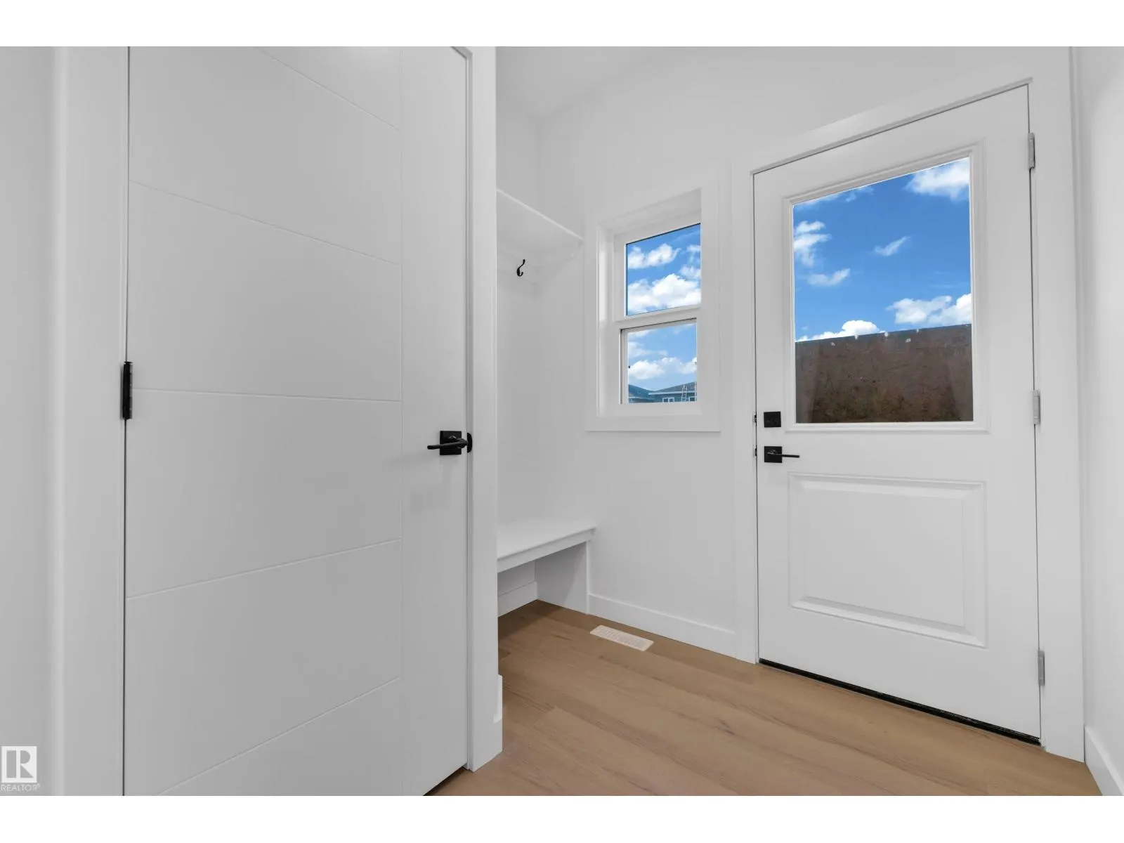 16 Westwyck LI