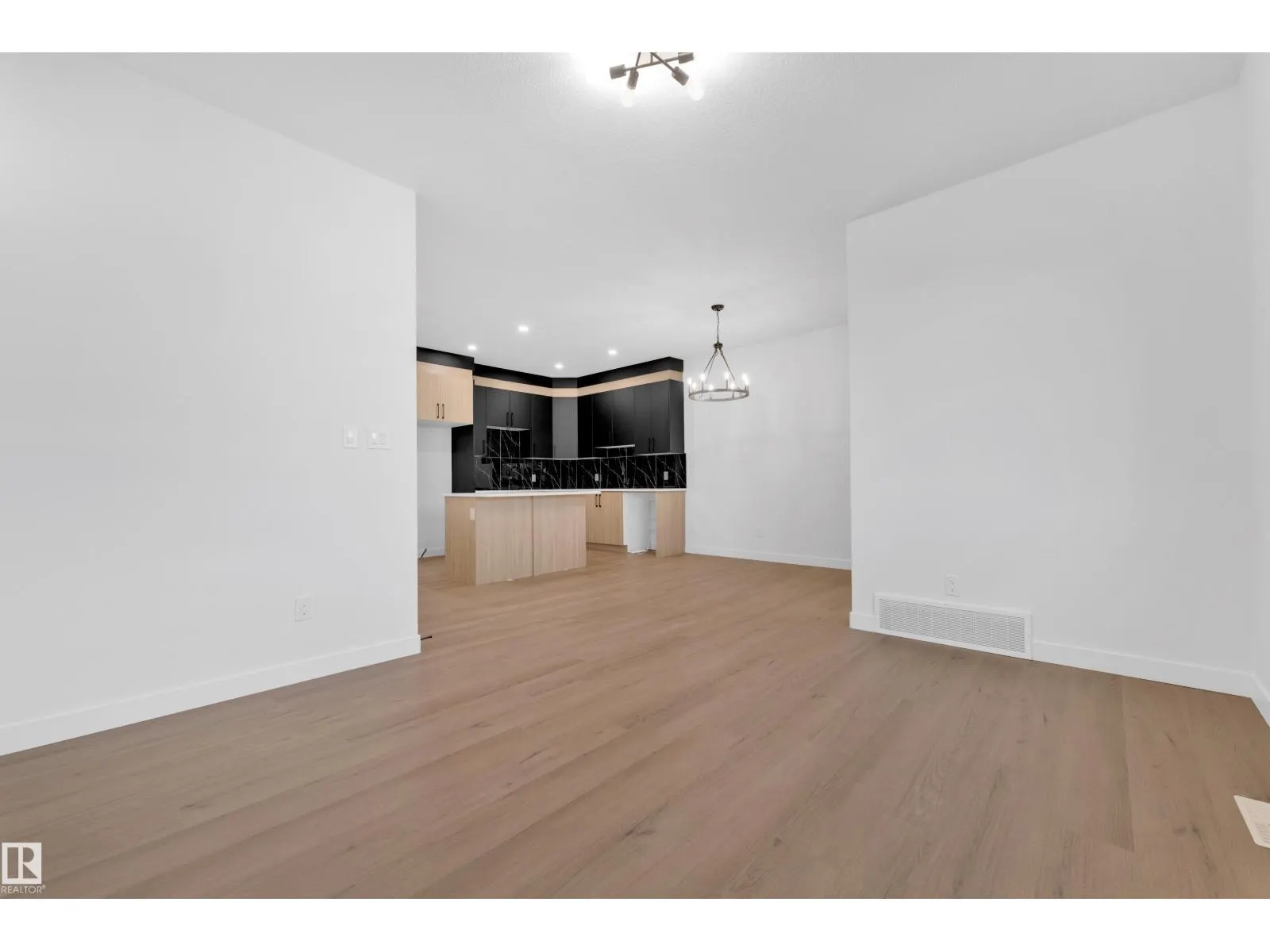 16 Westwyck LI