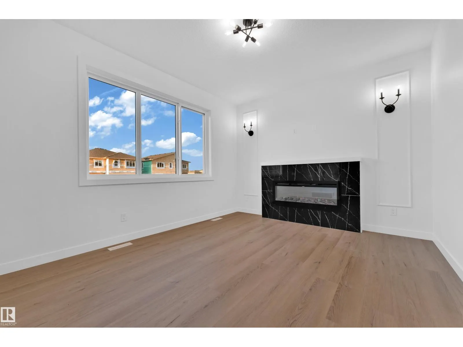 16 Westwyck LI