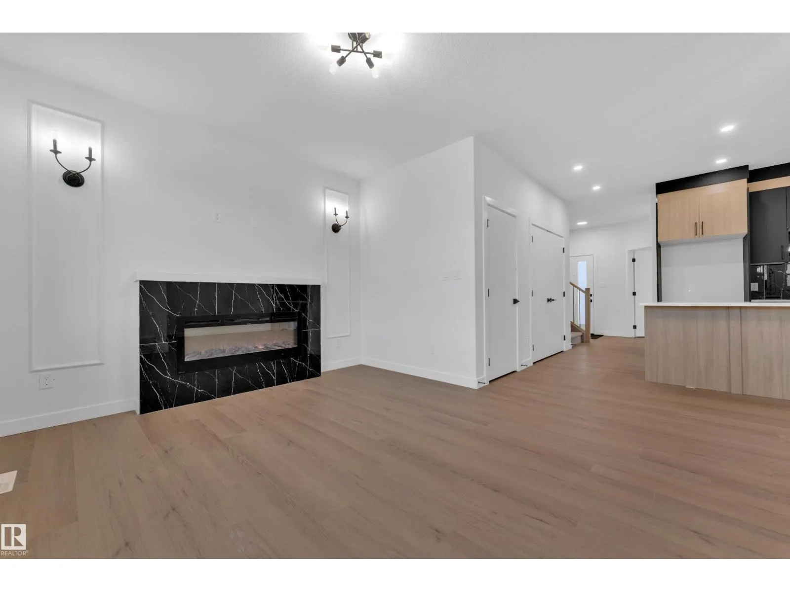 16 Westwyck LI
