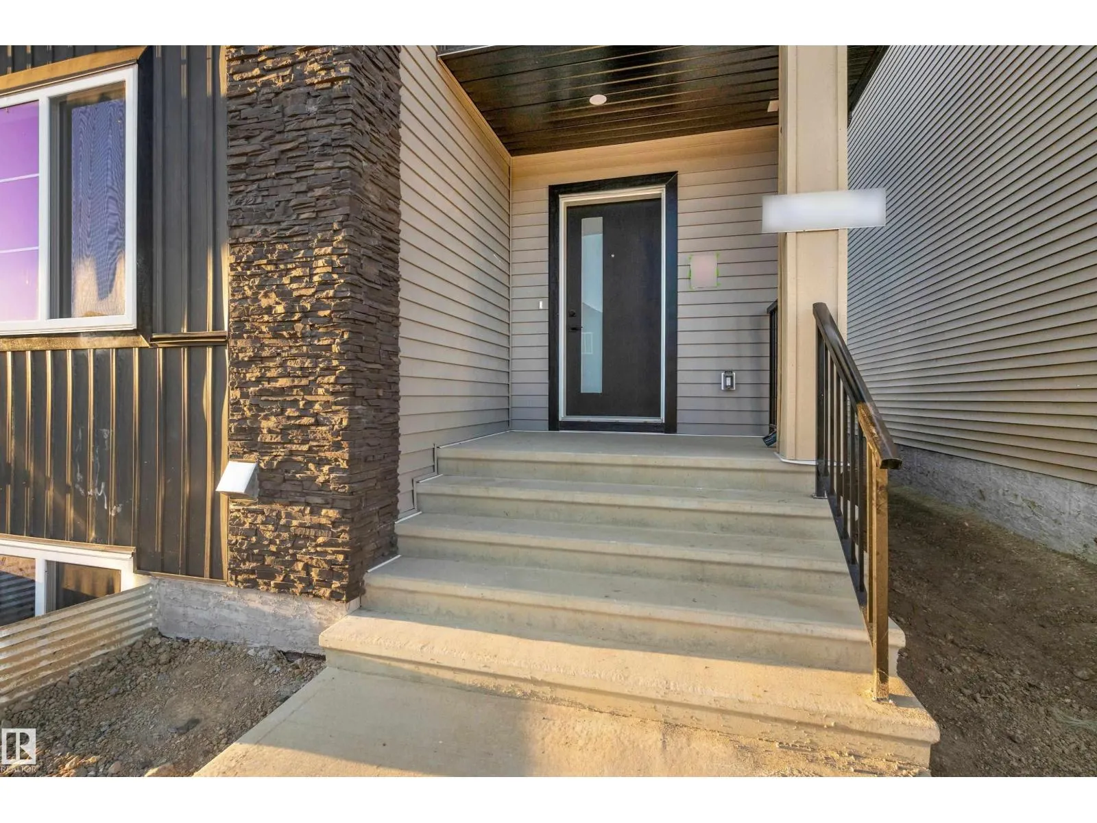 16 Westwyck LI