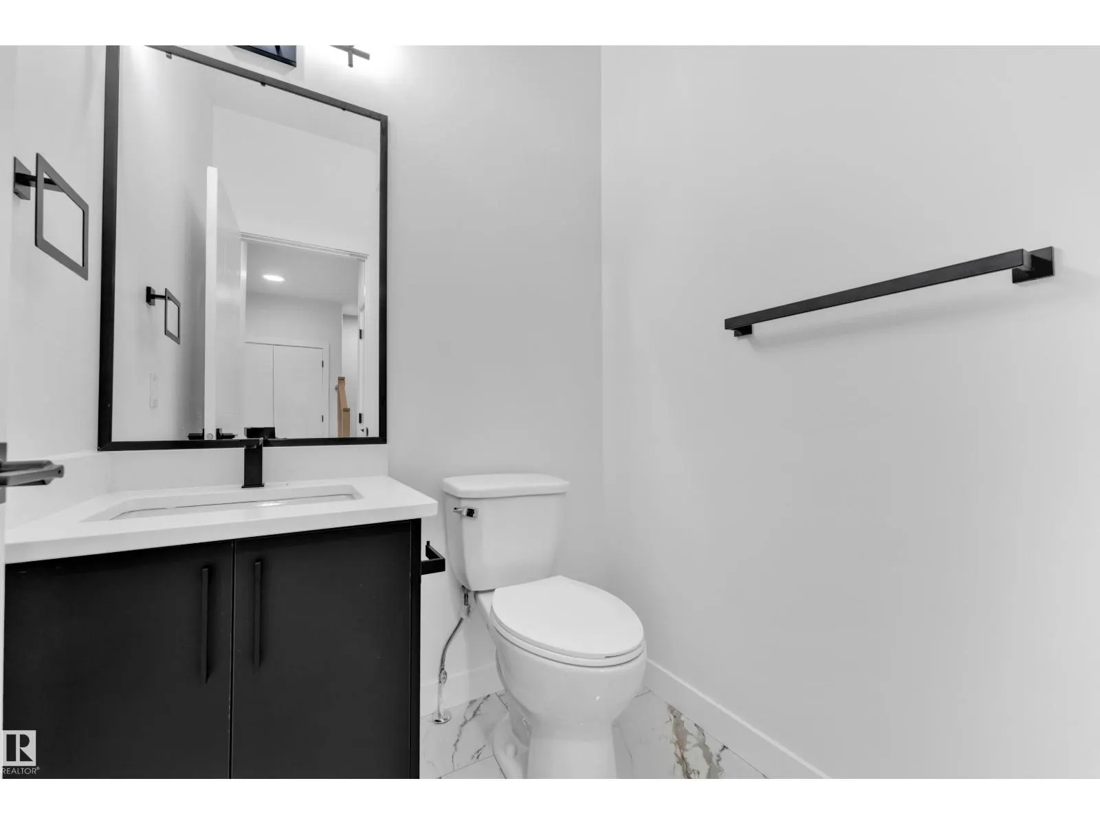 16 Westwyck LI