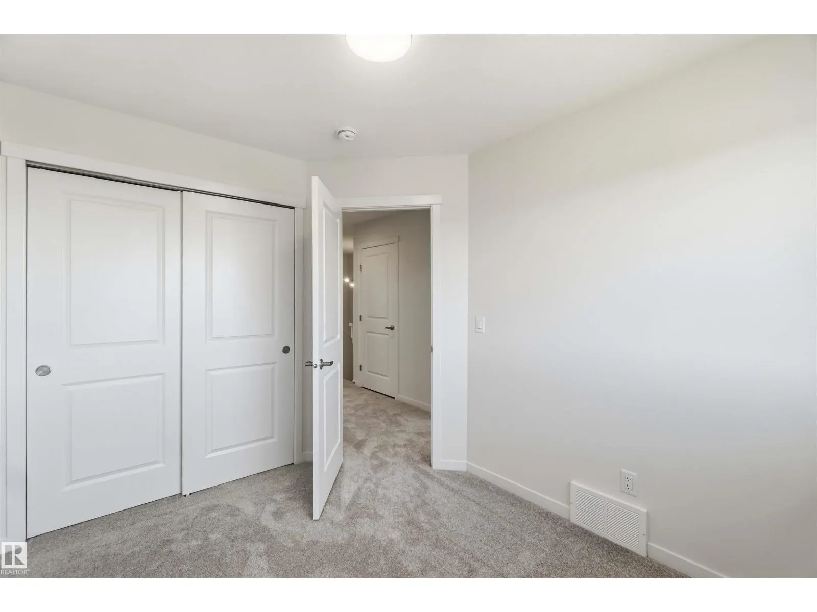 390 EASTWOOD DR