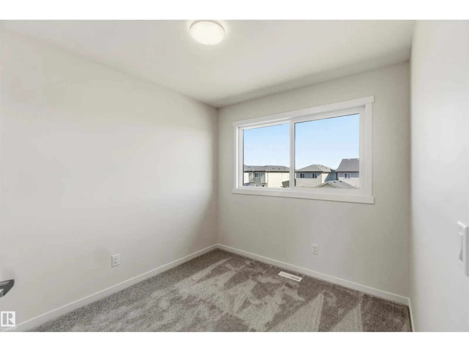 390 EASTWOOD DR