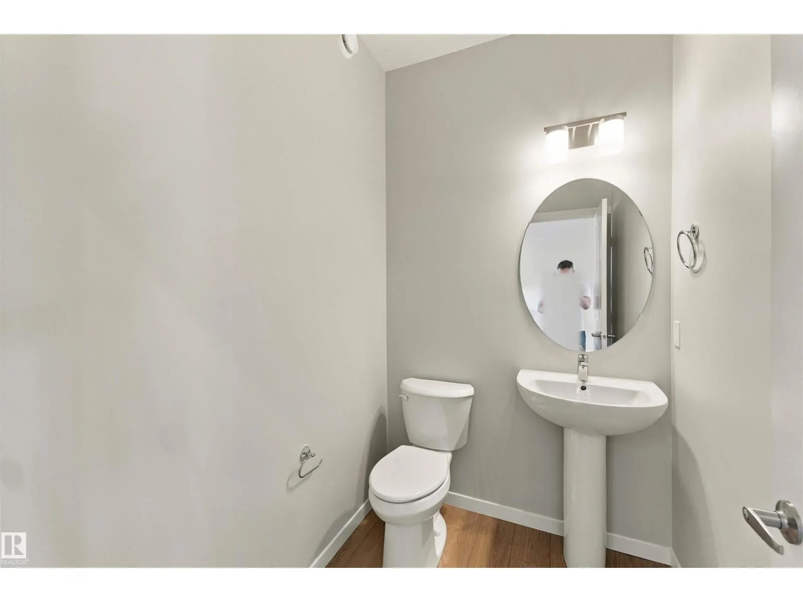 1256 MCLEOD AV