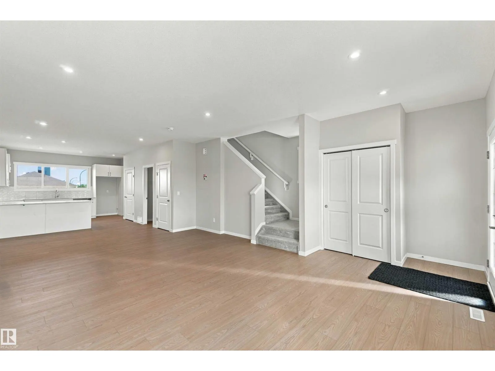 1256 MCLEOD AV