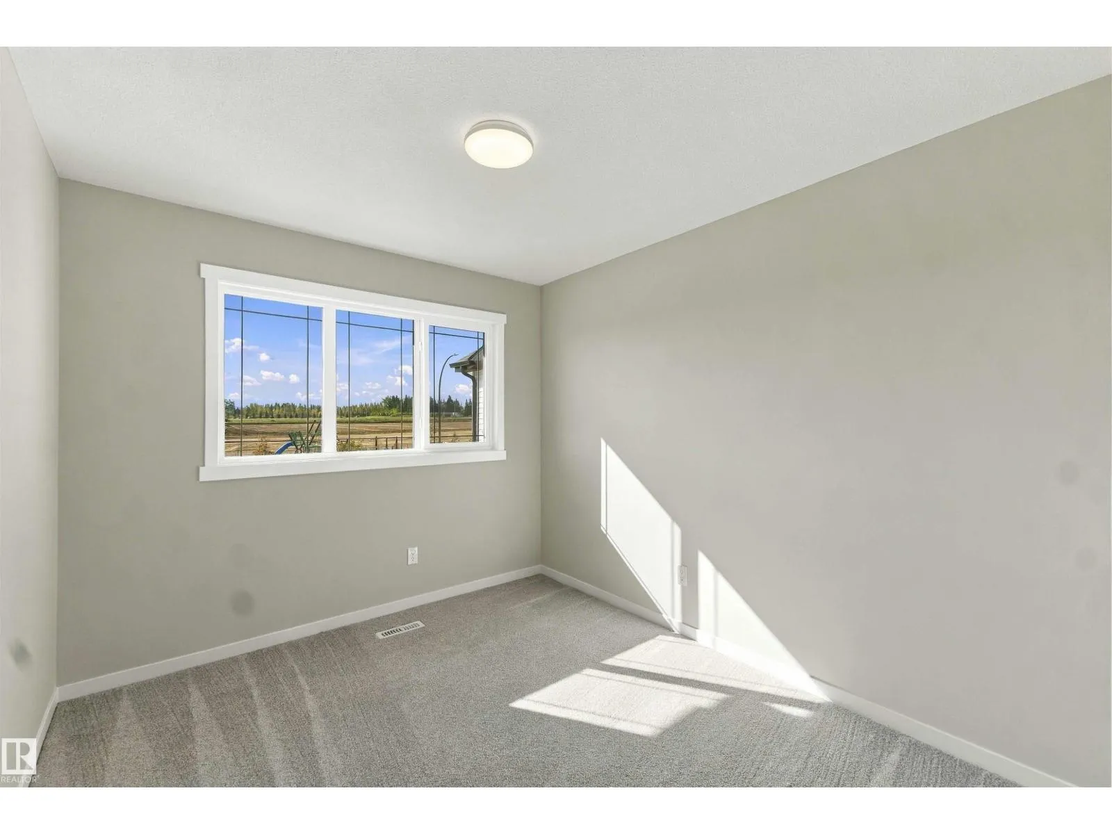 1256 MCLEOD AV