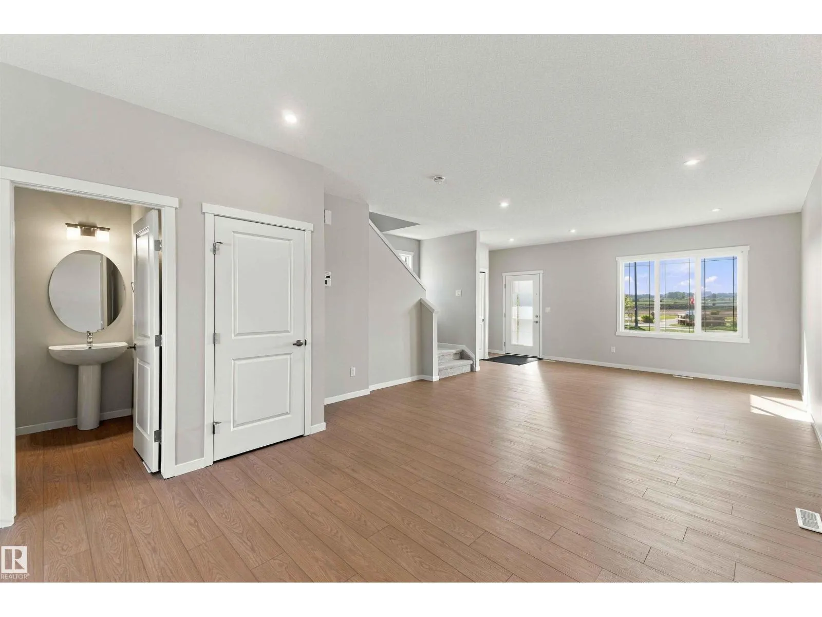 1256 MCLEOD AV