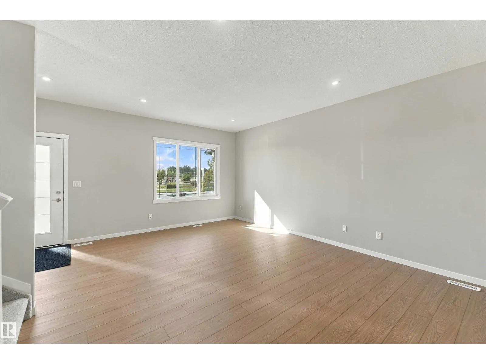 1256 MCLEOD AV