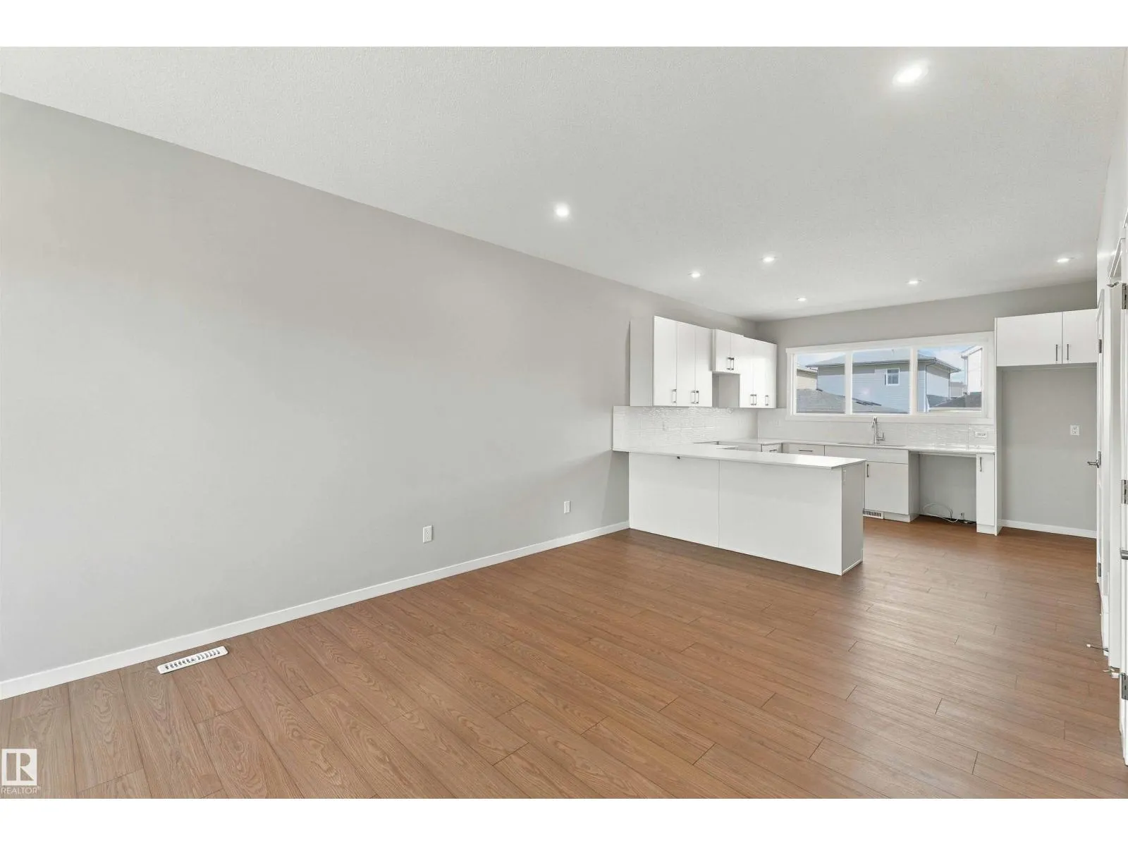 1256 MCLEOD AV